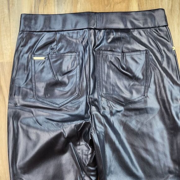 🔸️NWT Michael Kors Black Vegan Leather Flare Crop Pants Medium - Picture 5 of 11